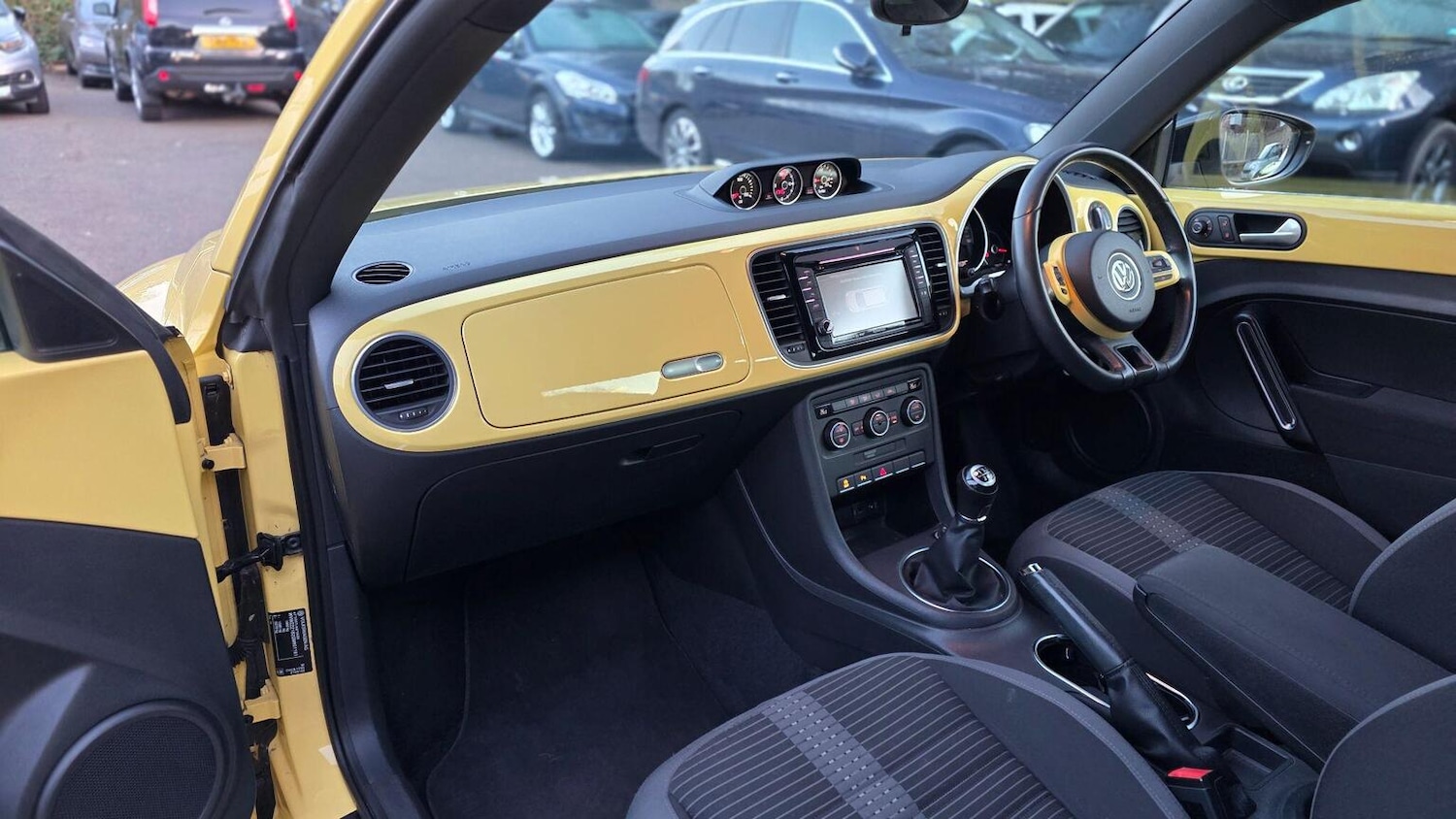 Used Volkswagen Beetle 2015 for sale - 77968665: Photo 43