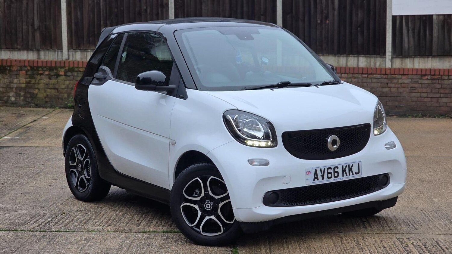Used smart fortwo 2016 for sale - 76611398: Photo 1
