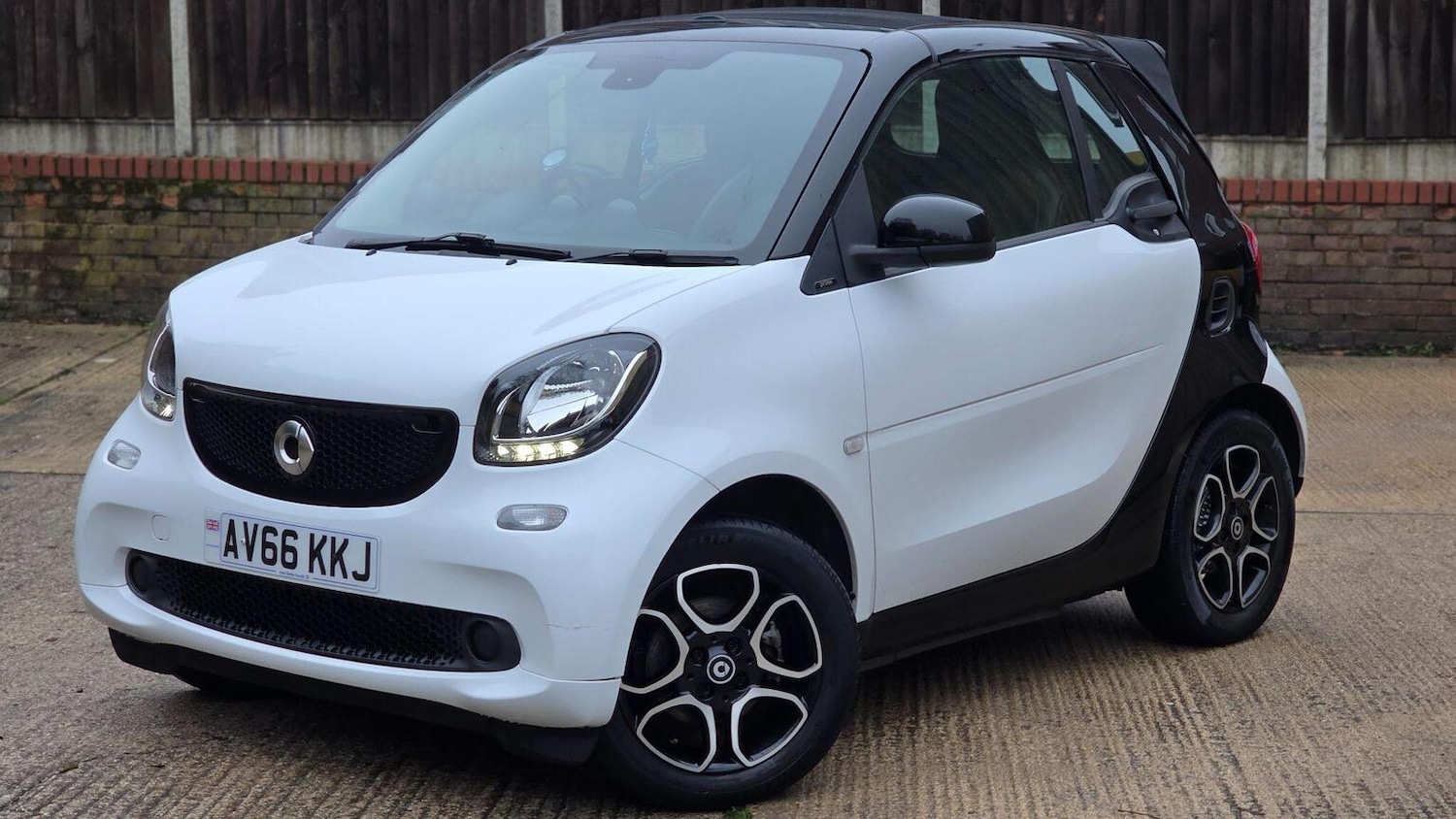 Used smart fortwo 2016 for sale - 76611398: Photo 2
