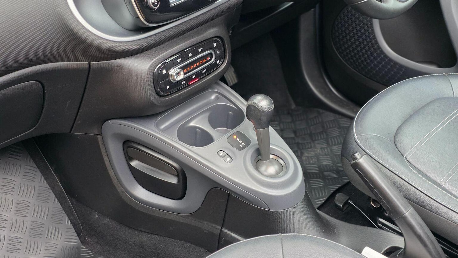 Used smart fortwo 2016 for sale - 76611398: Photo 37