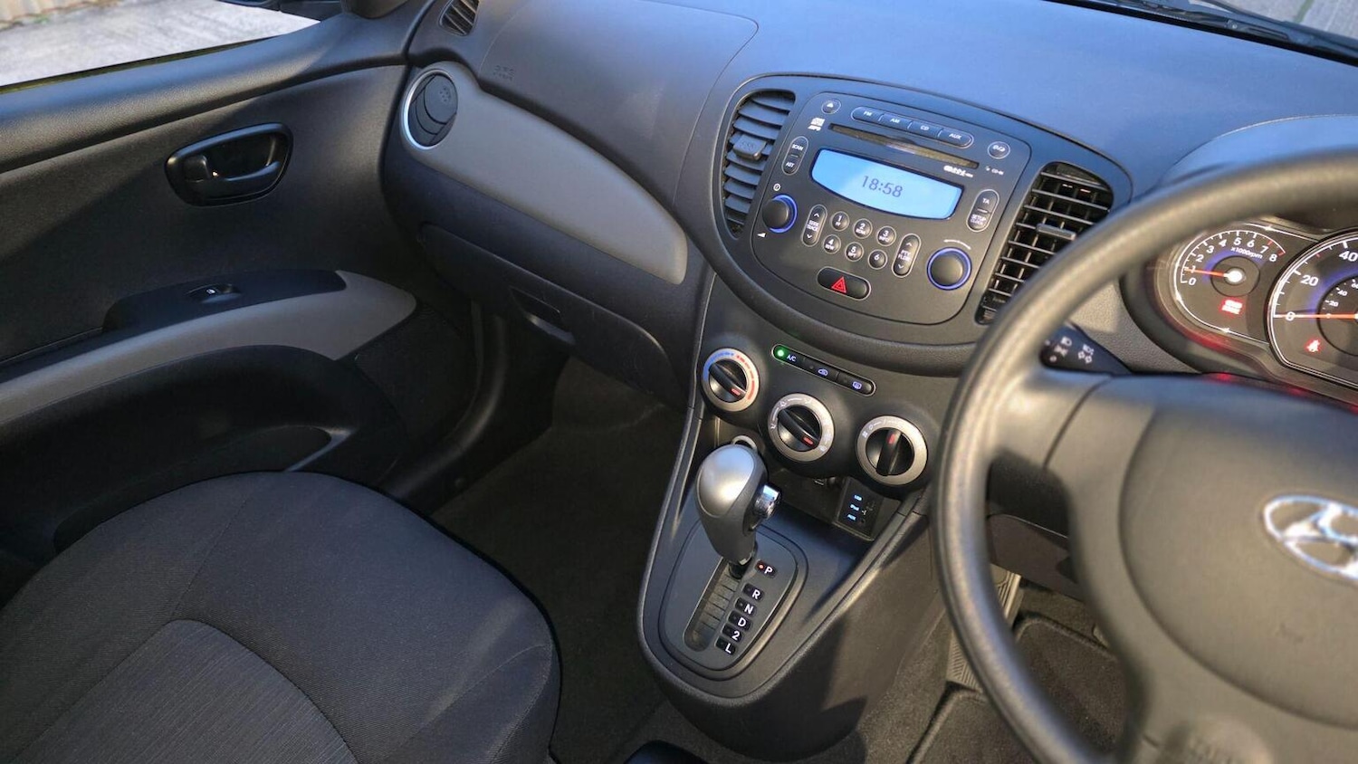 Used Hyundai i10 2013 for sale - 77240295: Photo 13