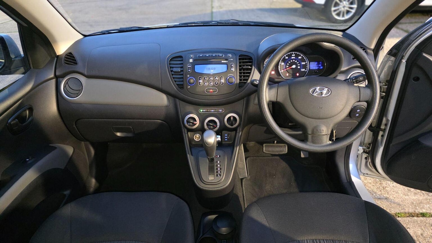 Used Hyundai i10 2013 for sale - 77240295: Photo 15