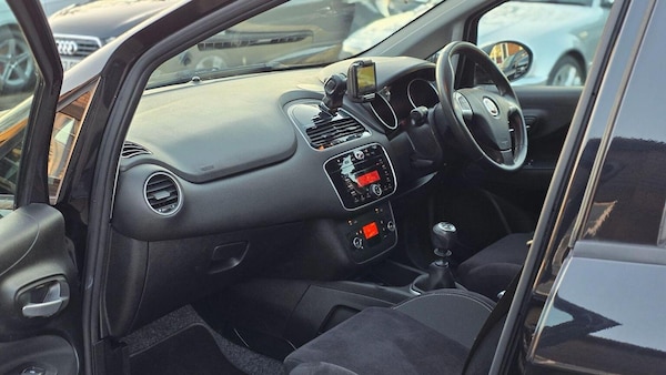 Used Fiat Punto 2015 for sale - 75664305: Photo 24