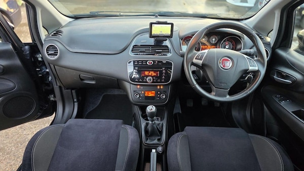 Used Fiat Punto 2015 for sale - 75664305: Photo 26