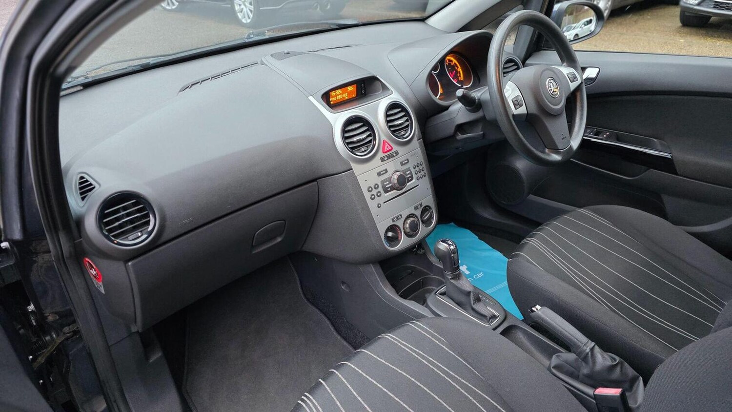 Used Vauxhall Corsa 2010 for sale - 77555117: Photo 37