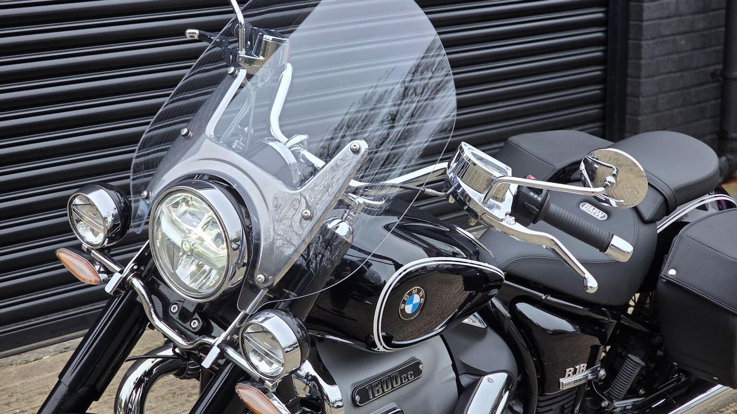 BMW R18