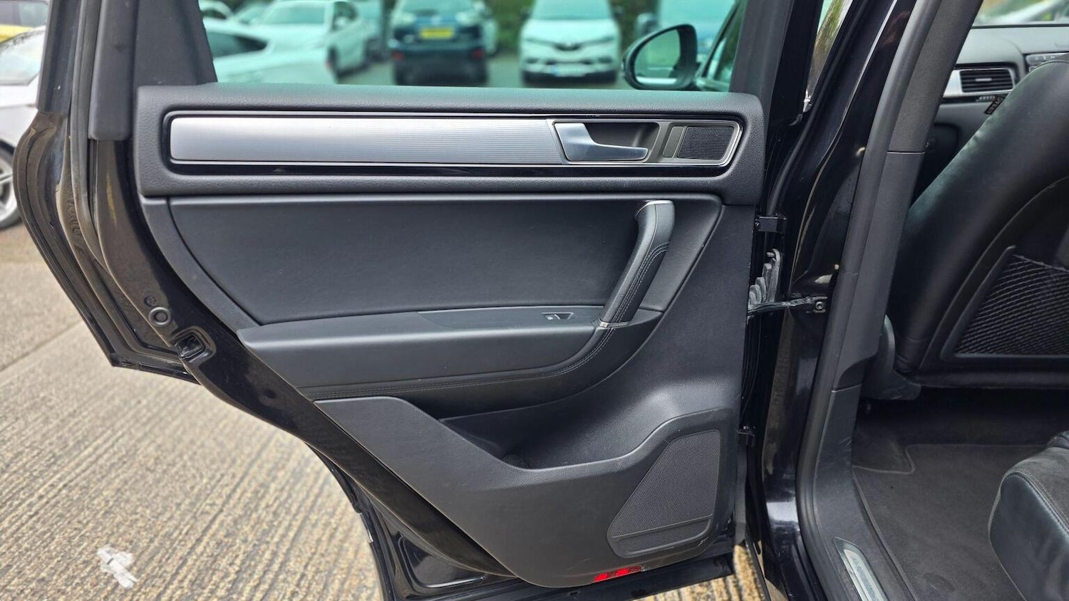 Used Volkswagen Touareg 2015 for sale - 77564170: Photo 48