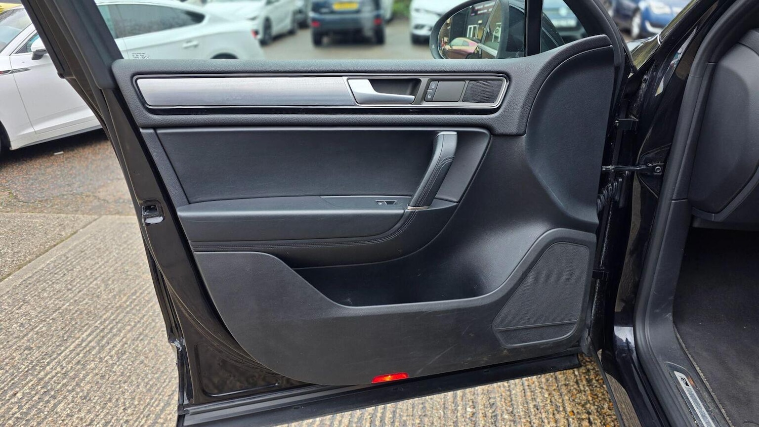 Used Volkswagen Touareg 2015 for sale - 77564170: Photo 52