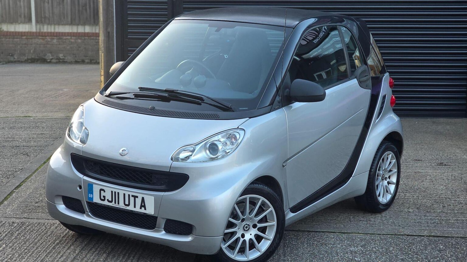 Used smart fortwo 2011 for sale - 78060541: Photo 2