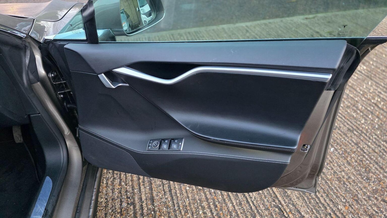 Used Tesla Model S 2015 for sale - 77011779: Photo 28