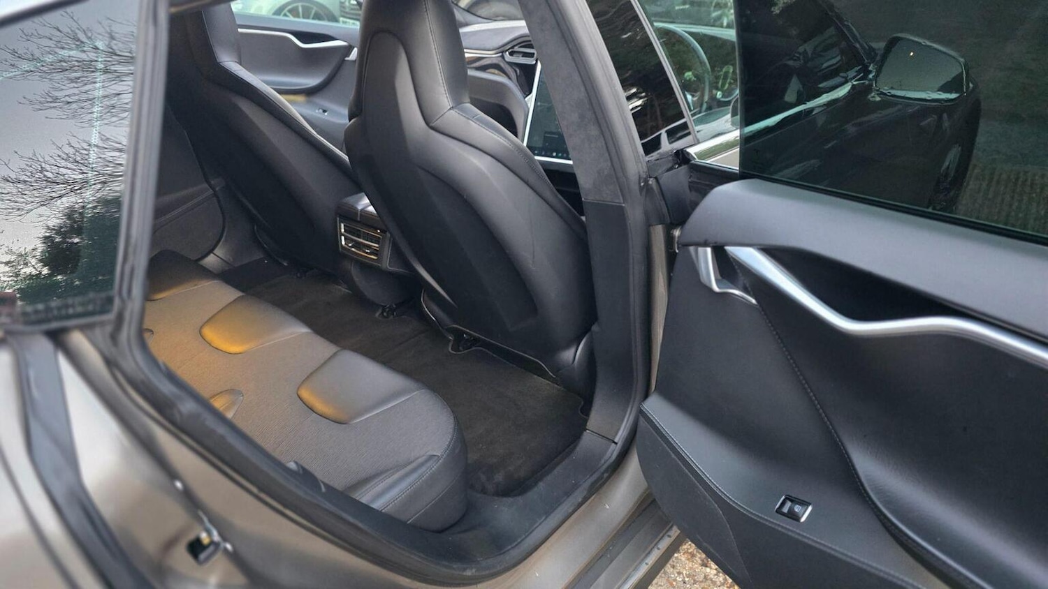 Used Tesla Model S 2015 for sale - 77011779: Photo 32