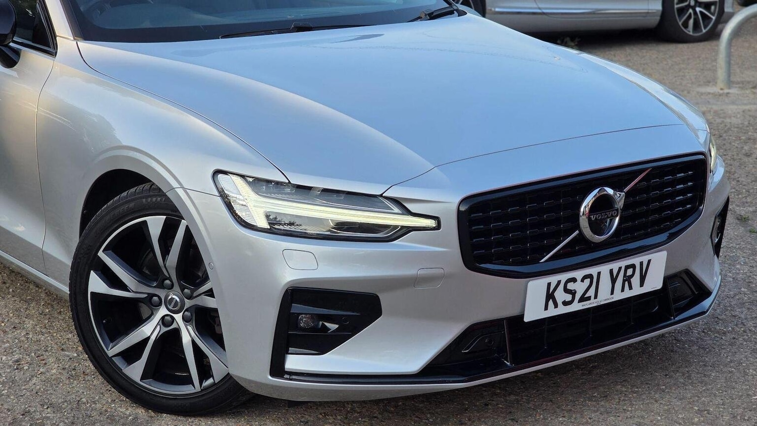 Used Volvo V60 2021 for sale - 76128886: Photo 4