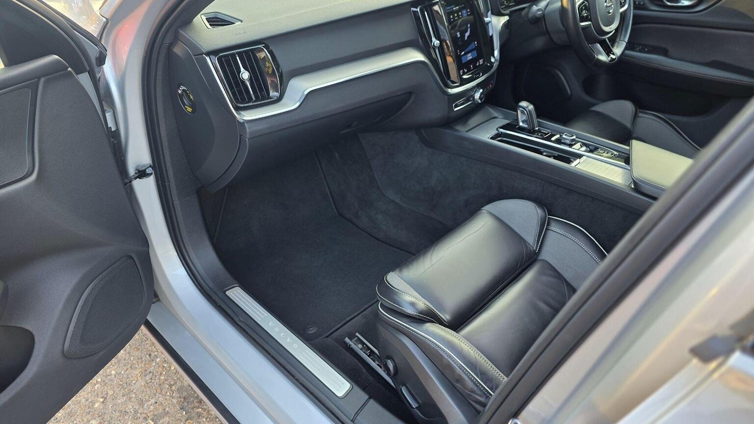 Used Volvo V60 2021 for sale - 76128886: Photo 86