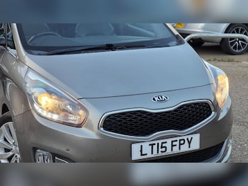 Used Kia Carens 2015 for sale - 75664331: Photo
