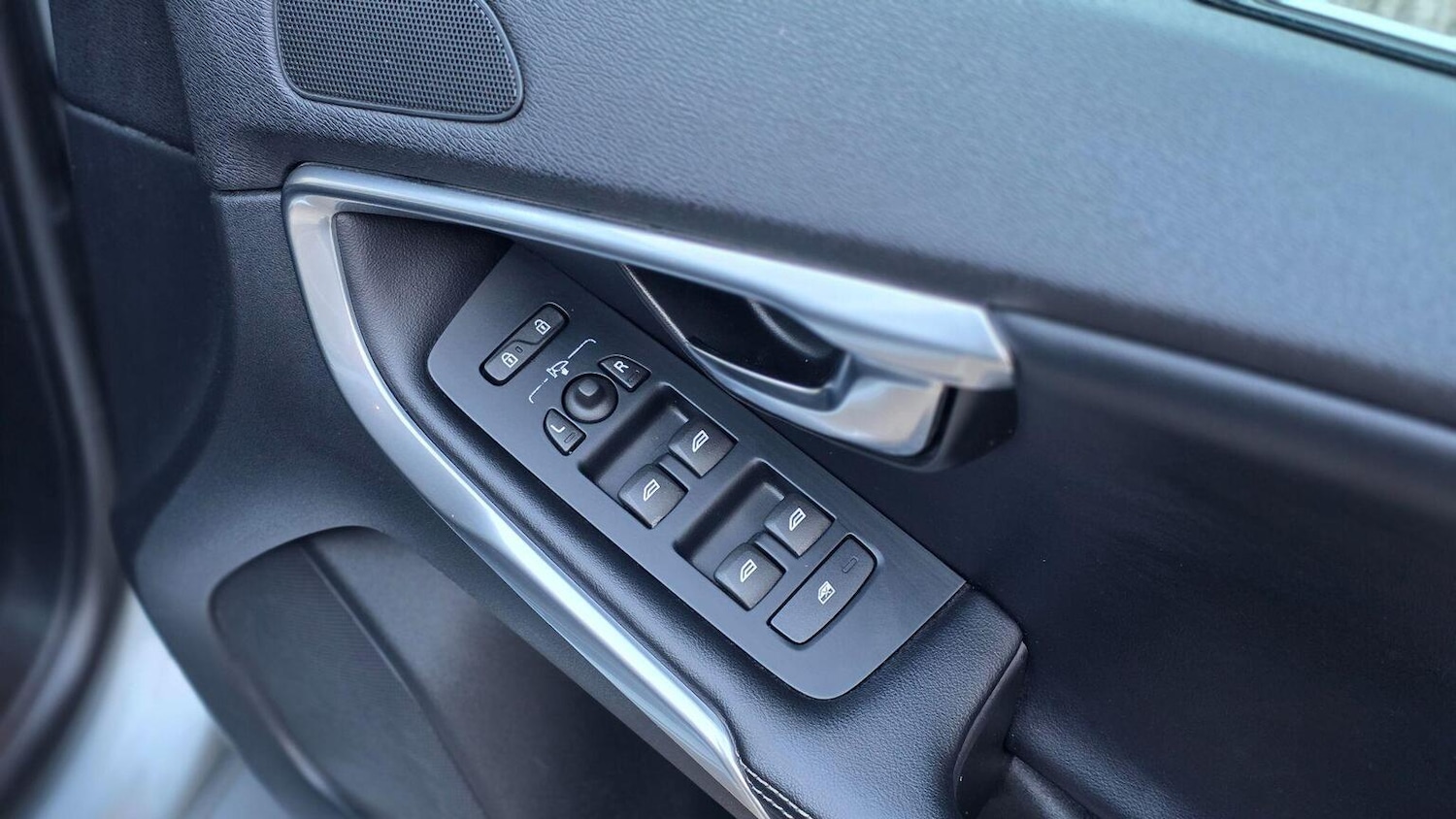 Used Volvo V40 2015 for sale - 76142478: Photo 18