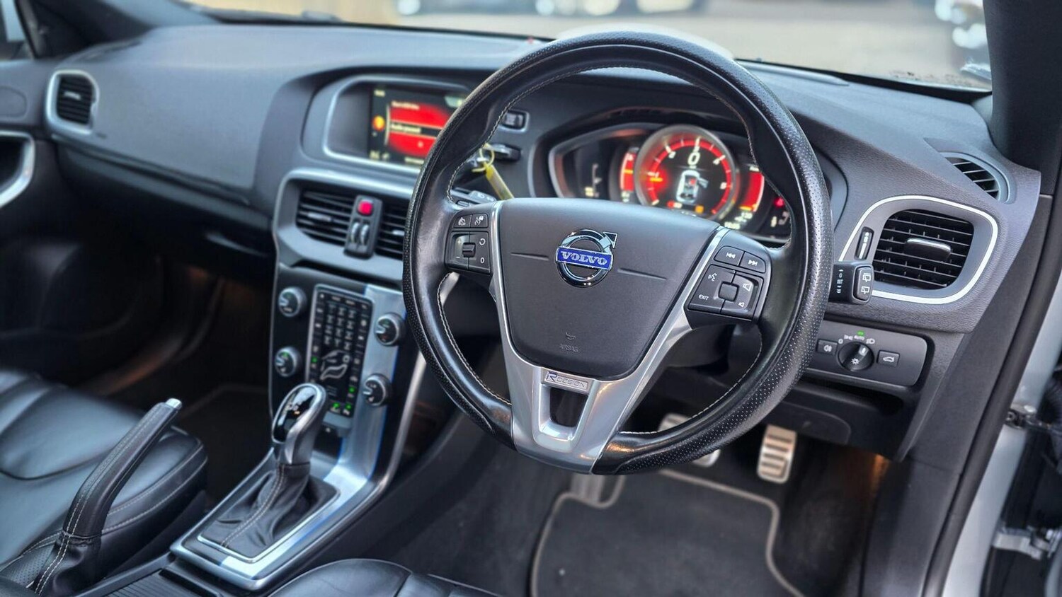 Used Volvo V40 2015 for sale - 76142478: Photo 19