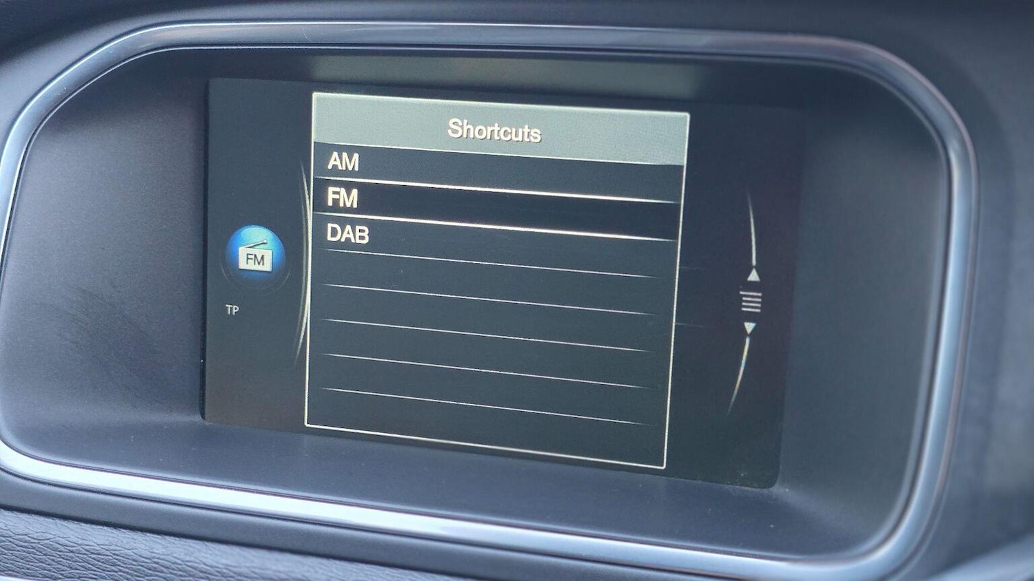 Used Volvo V40 2015 for sale - 76142478: Photo 27