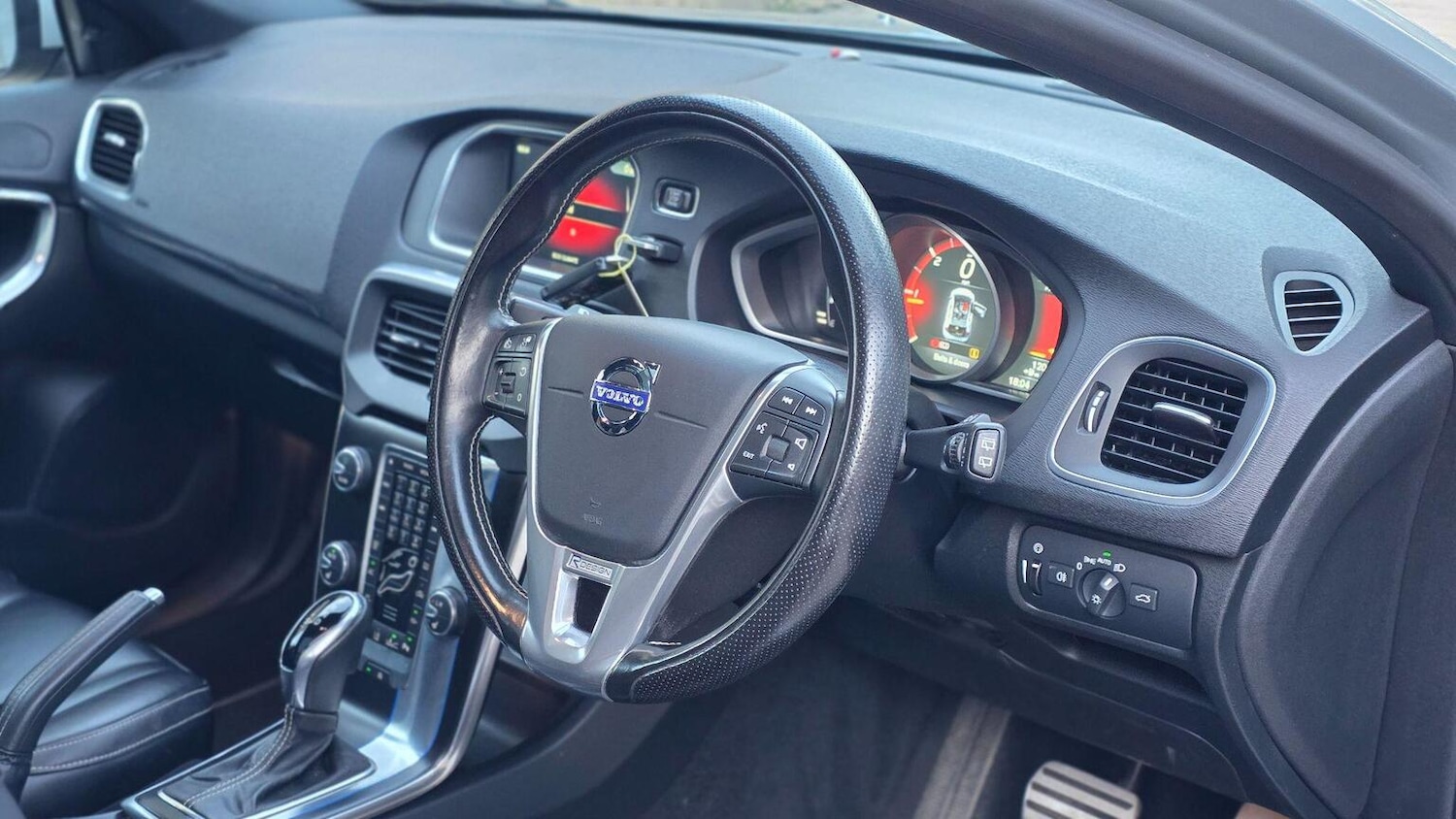 Used Volvo V40 2015 for sale - 76142478: Photo 39