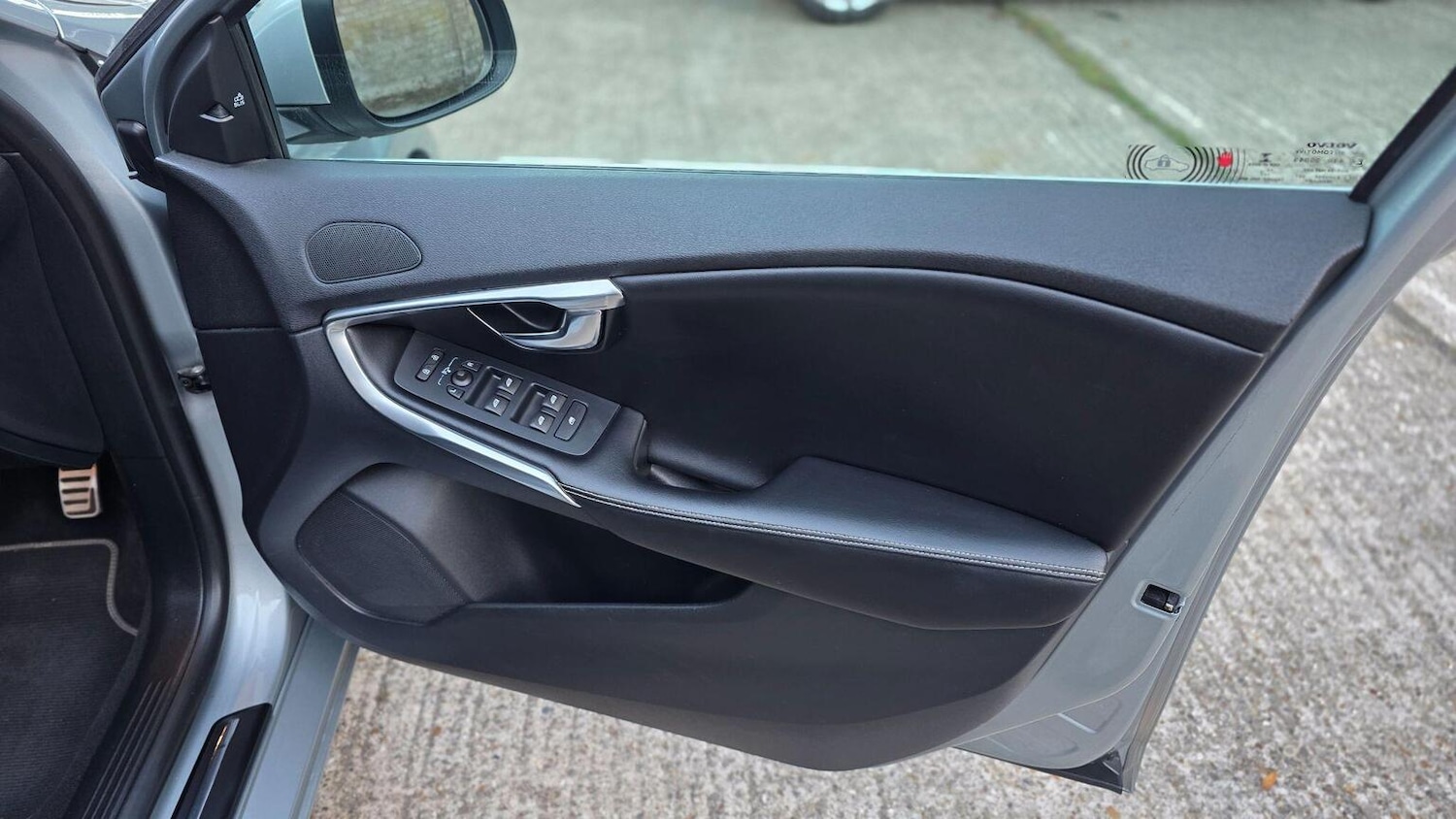 Used Volvo V40 2015 for sale - 76142478: Photo 41