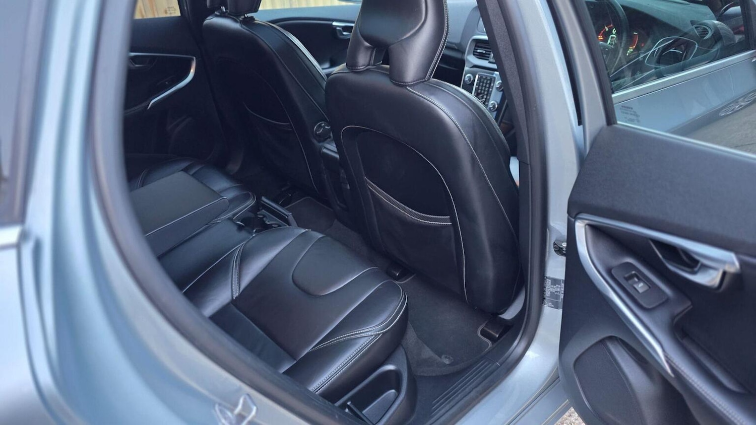 Used Volvo V40 2015 for sale - 76142478: Photo 42
