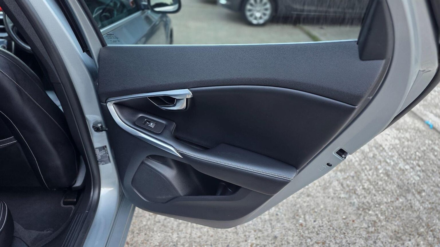 Used Volvo V40 2015 for sale - 76142478: Photo 43