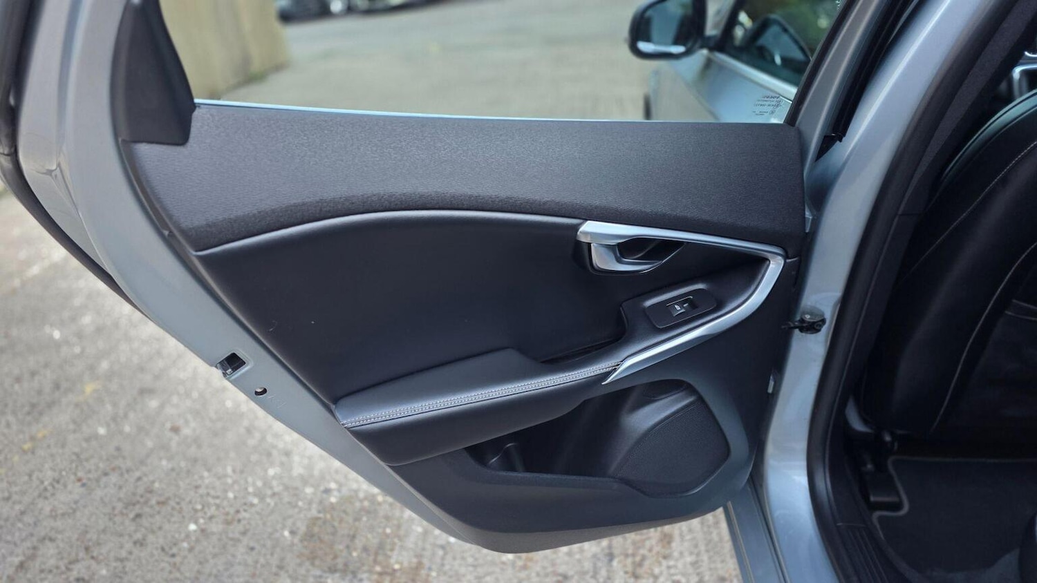 Used Volvo V40 2015 for sale - 76142478: Photo 48