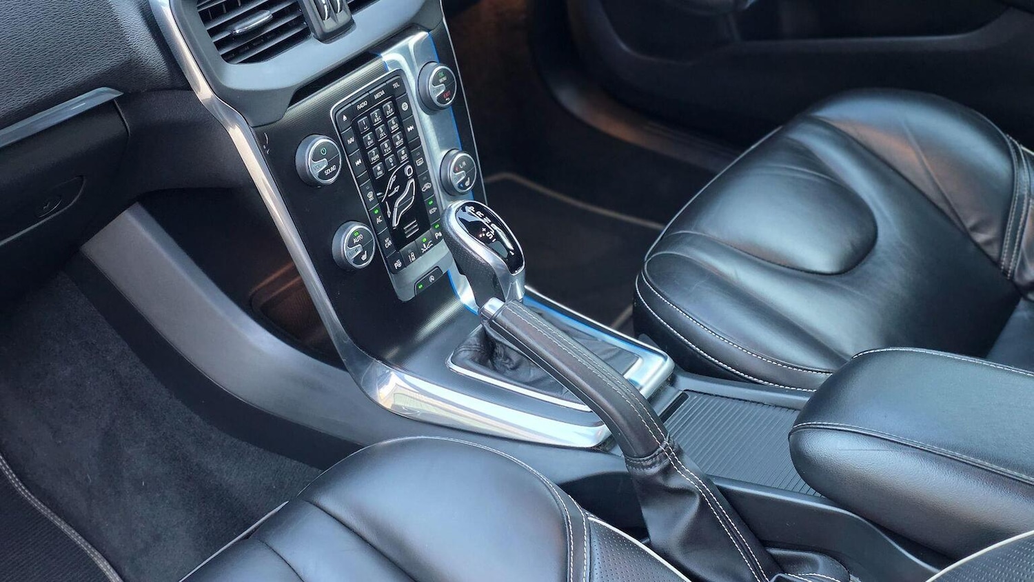 Used Volvo V40 2015 for sale - 76142478: Photo 49