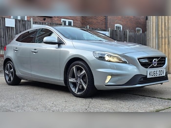 Used Volvo V40 2015 for sale - 76142478: Photo