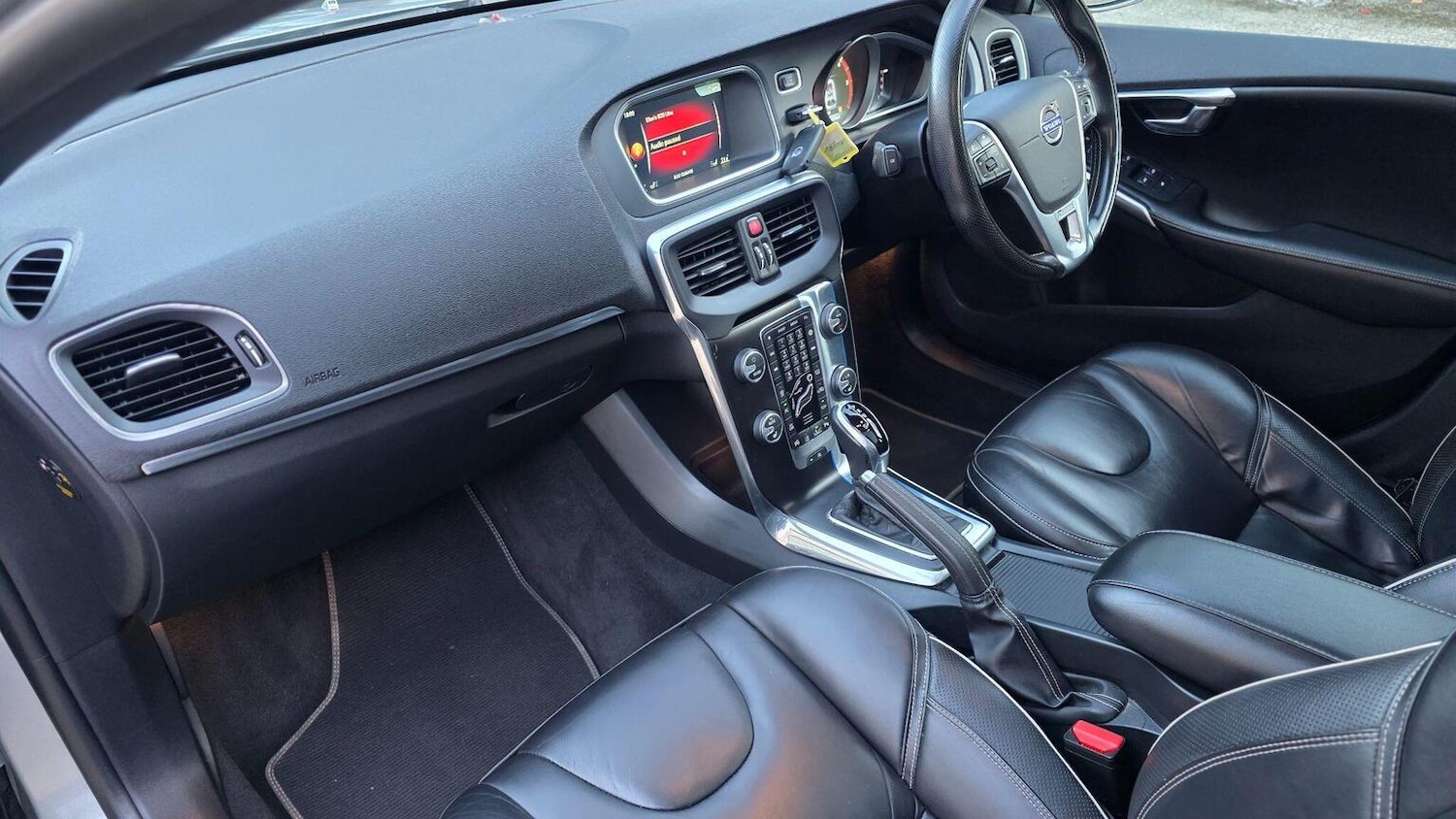 Used Volvo V40 2015 for sale - 76142478: Photo 50