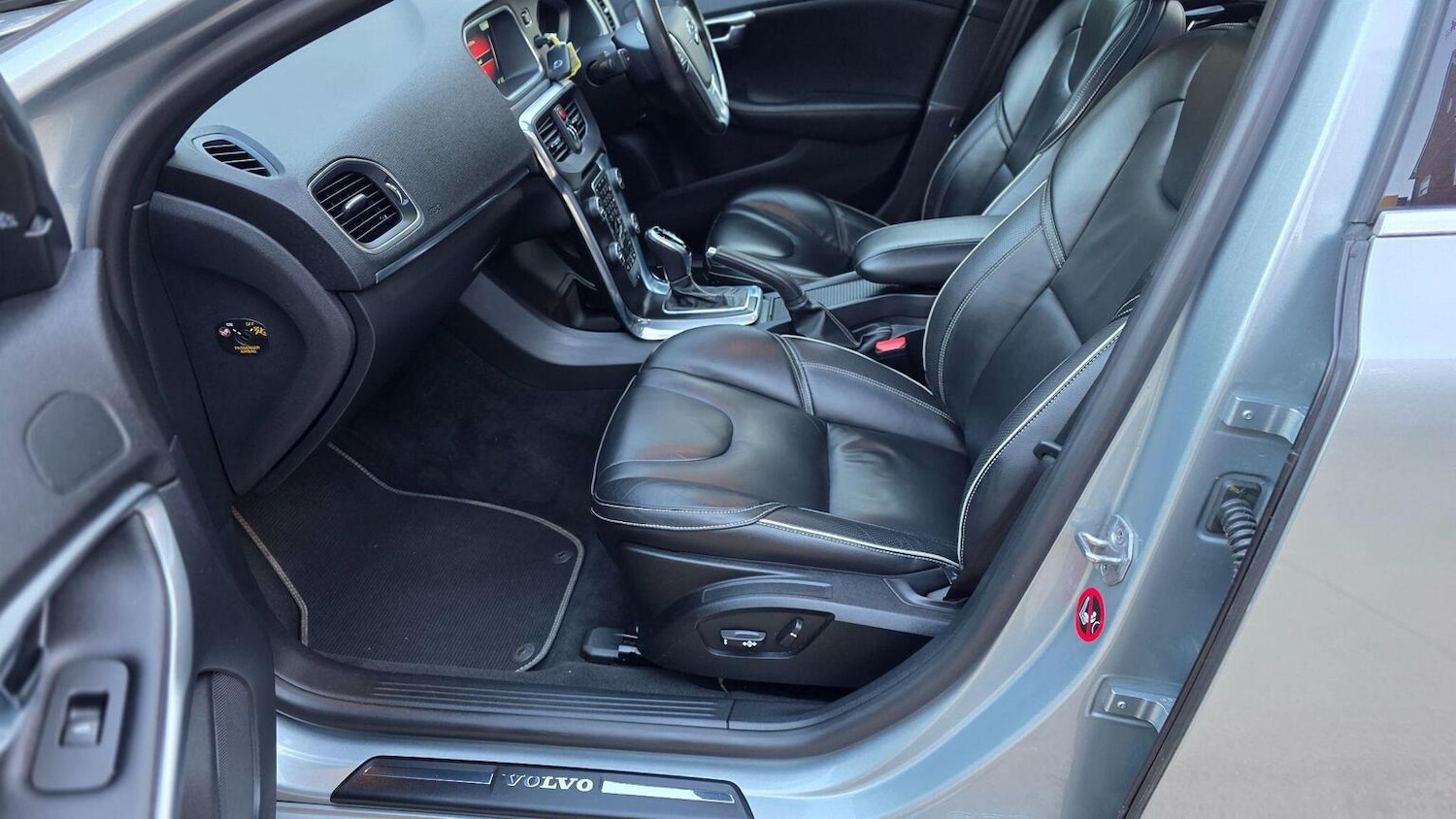 Used Volvo V40 2015 for sale - 76142478: Photo 53