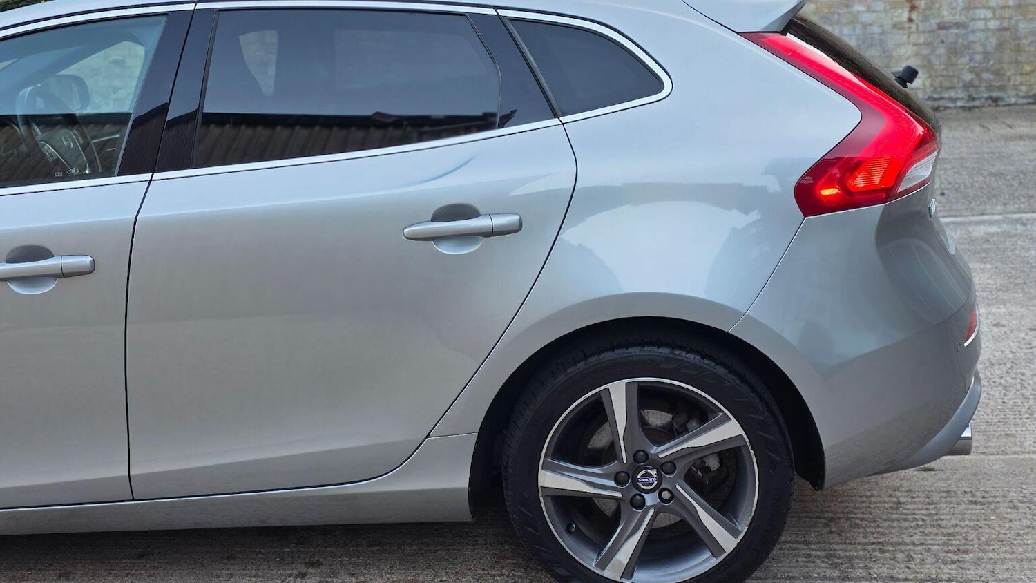 Used Volvo V40 2015 for sale - 76142478: Photo 56