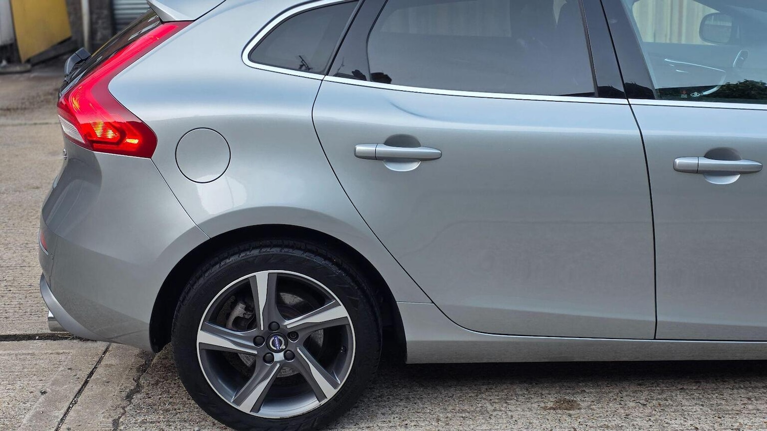Used Volvo V40 2015 for sale - 76142478: Photo 63