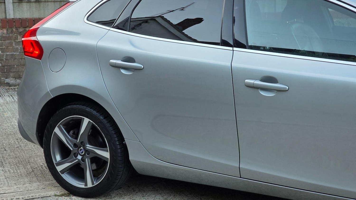 Used Volvo V40 2015 for sale - 76142478: Photo 67