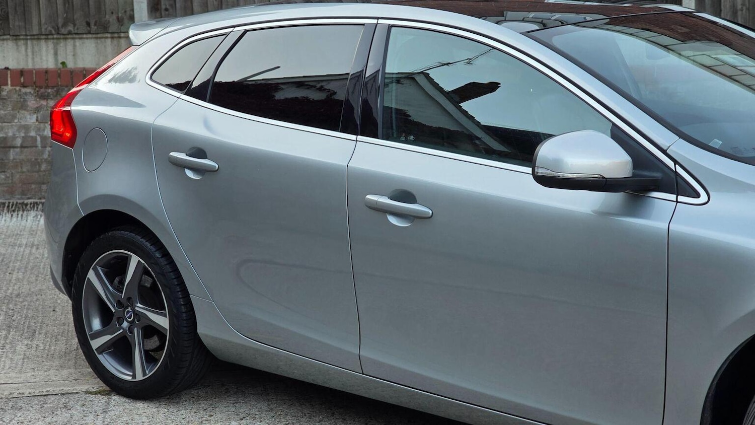 Used Volvo V40 2015 for sale - 76142478: Photo 73