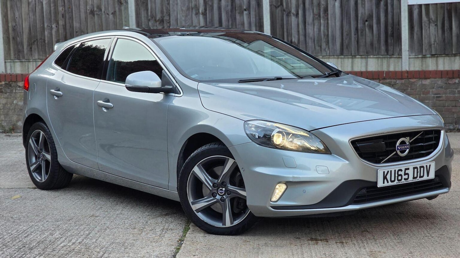 Used Volvo V40 2015 for sale - 76142478: Photo 74