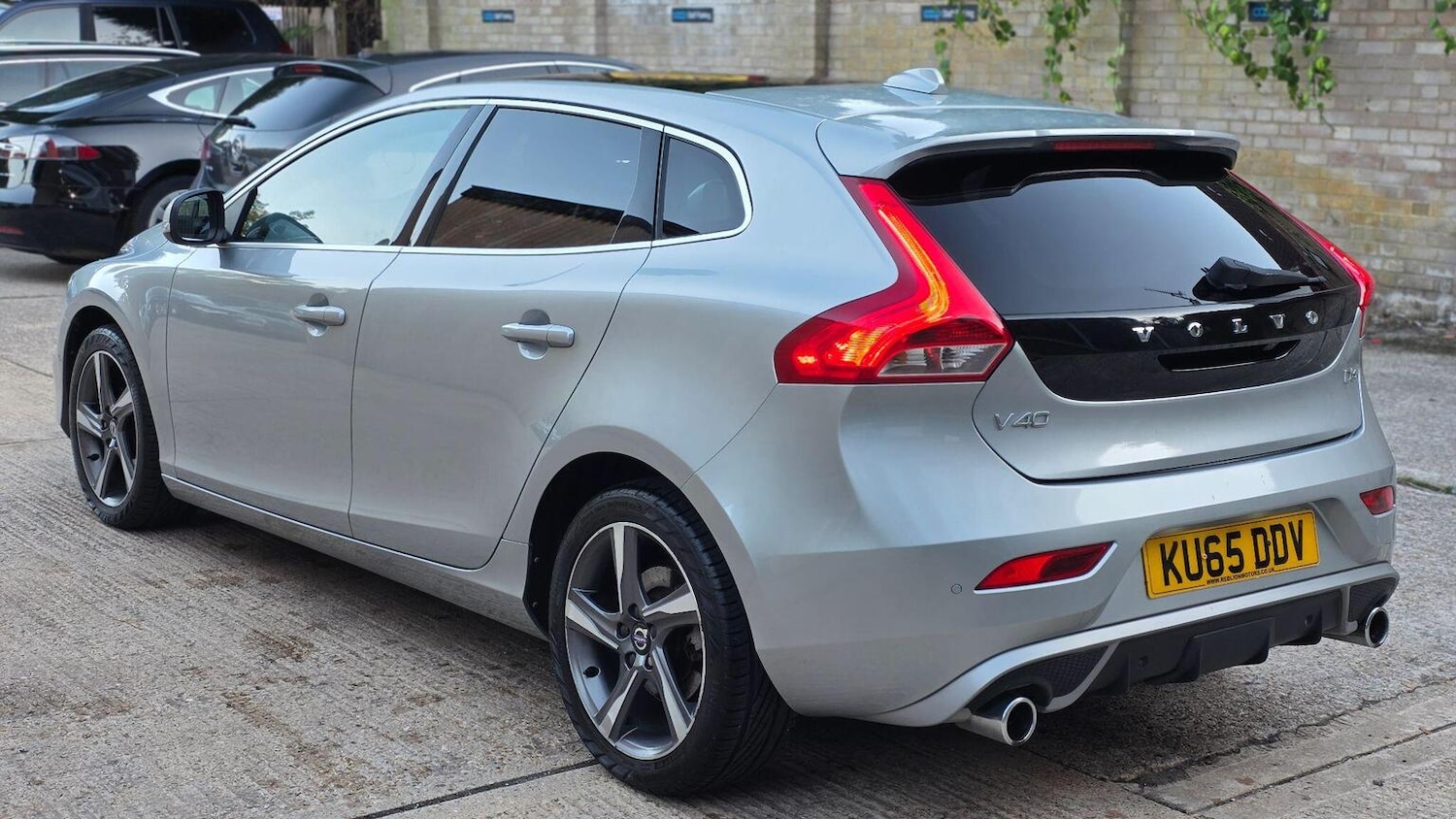 Used Volvo V40 2015 for sale - 76142478: Photo 8