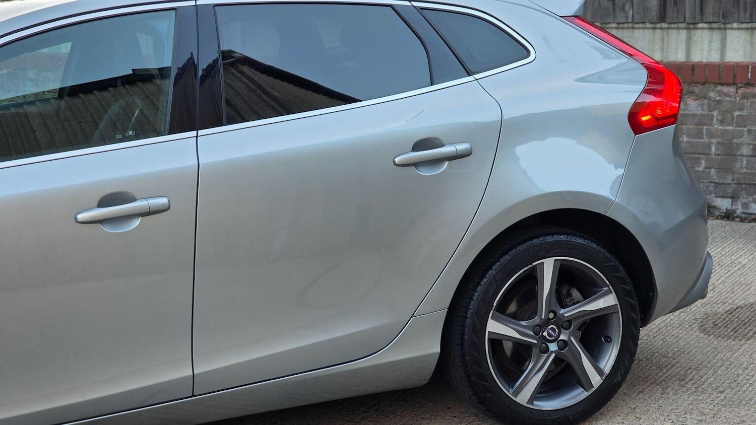 Used Volvo V40 2015 for sale - 76142478: Photo 81