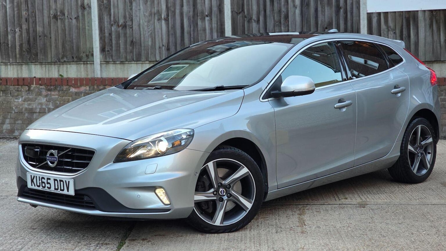 Used Volvo V40 2015 for sale - 76142478: Photo 88