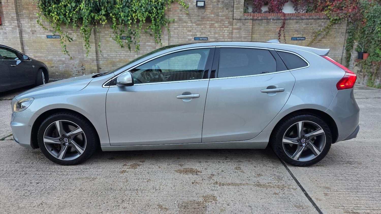 Used Volvo V40 2015 for sale - 76142478: Photo 9