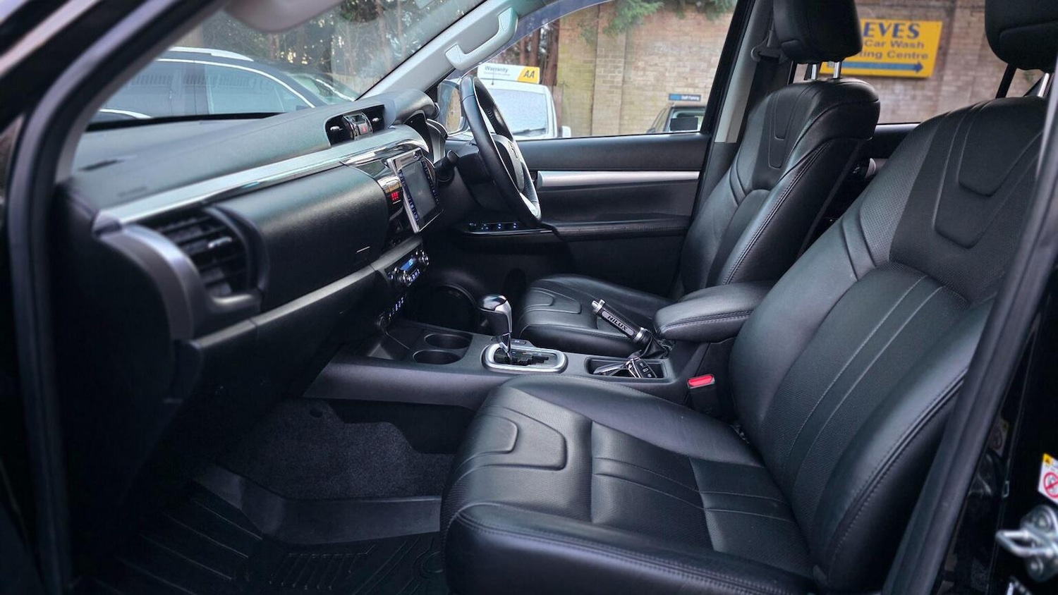 Used Toyota Hilux 2018 for sale - 77113107: Photo 24