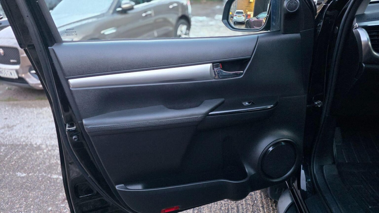 Used Toyota Hilux 2018 for sale - 77113107: Photo 26