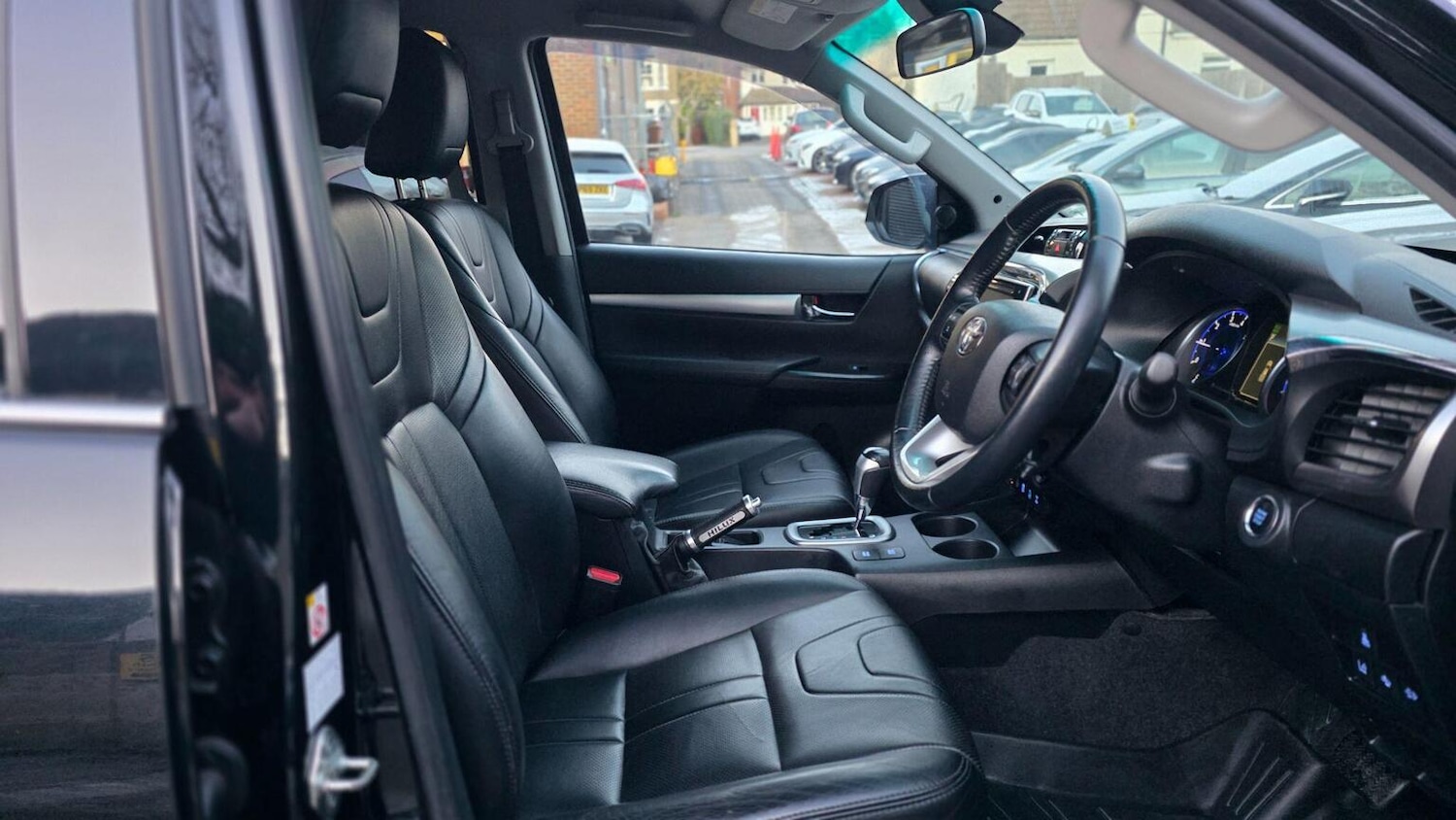 Used Toyota Hilux 2018 for sale - 77113107: Photo 35