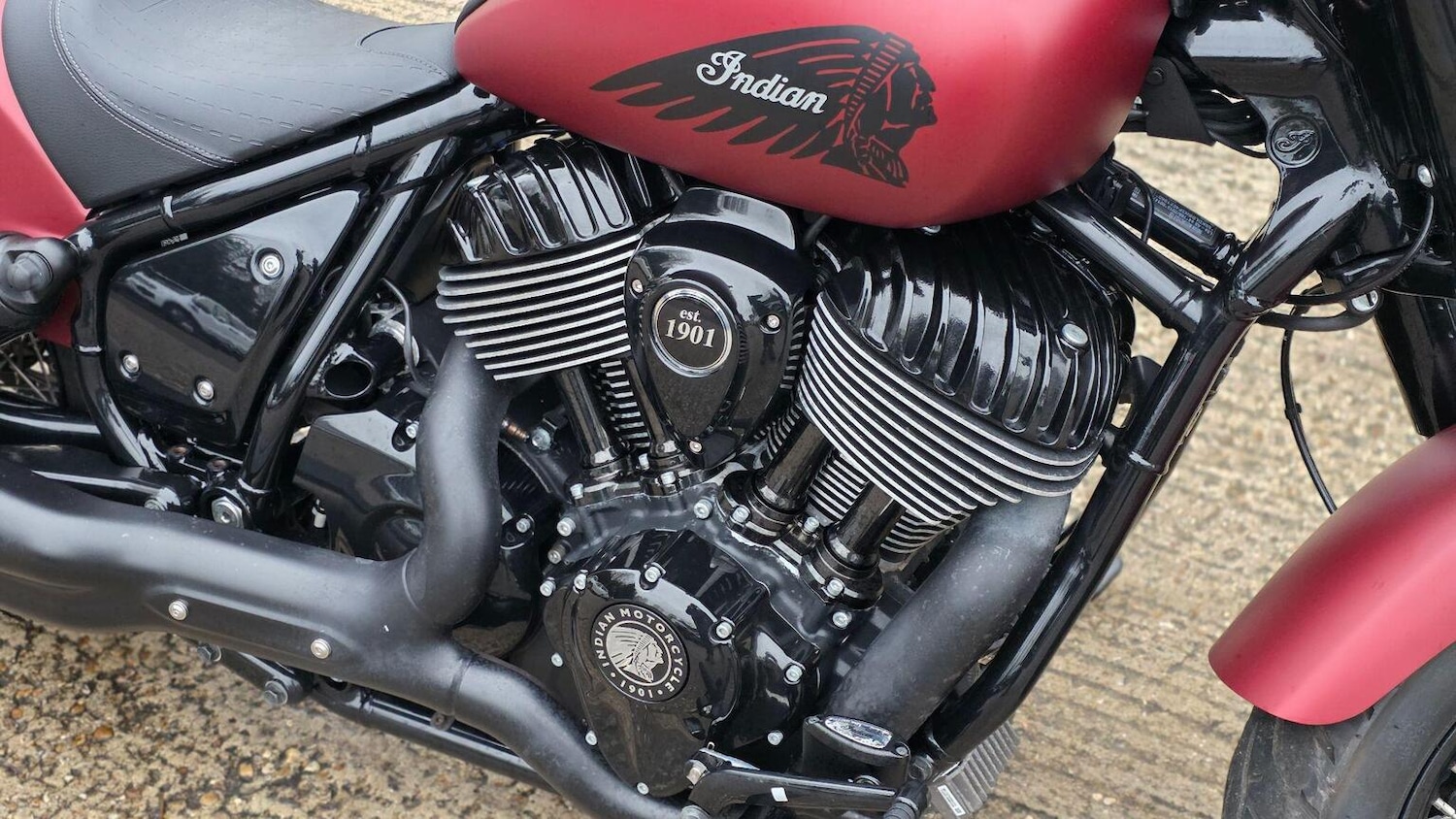 Indian CHIEF BOBBER DARK HORSE