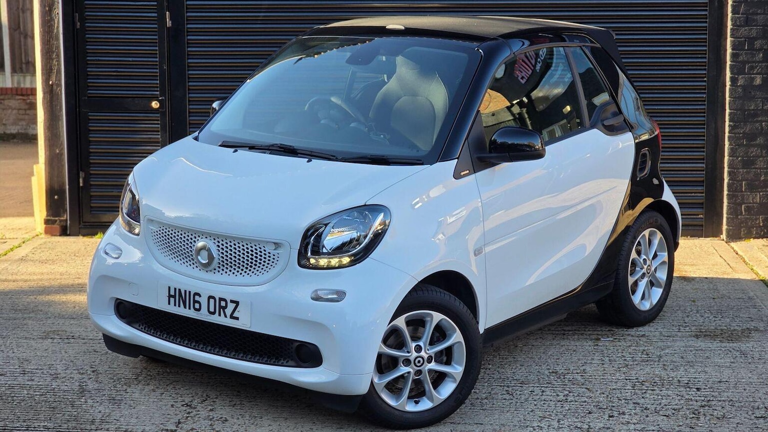 Used smart fortwo 2016 for sale - 76461559: Photo 1
