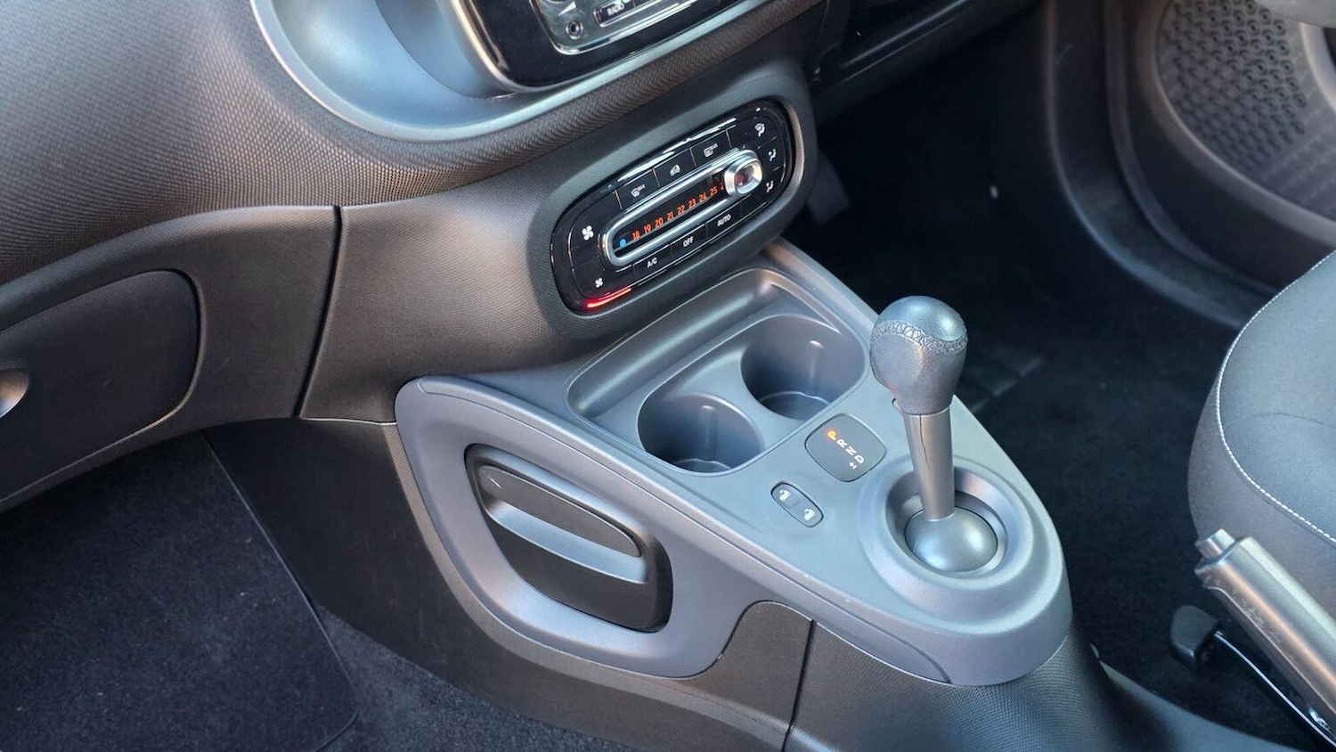 Used smart fortwo 2016 for sale - 76461559: Photo 24