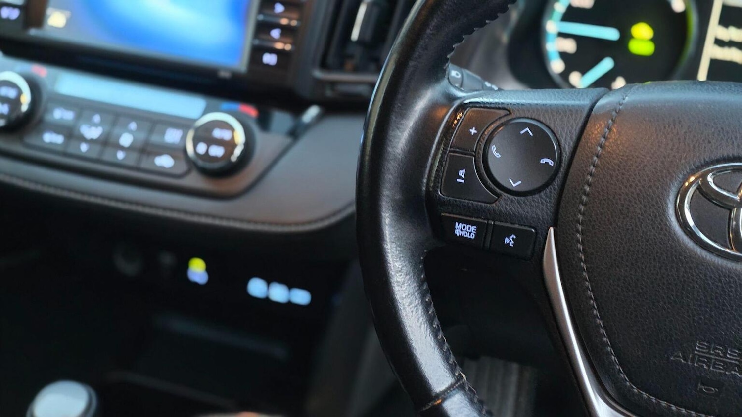 Used Toyota RAV4 2016 for sale - 76858909: Photo 26