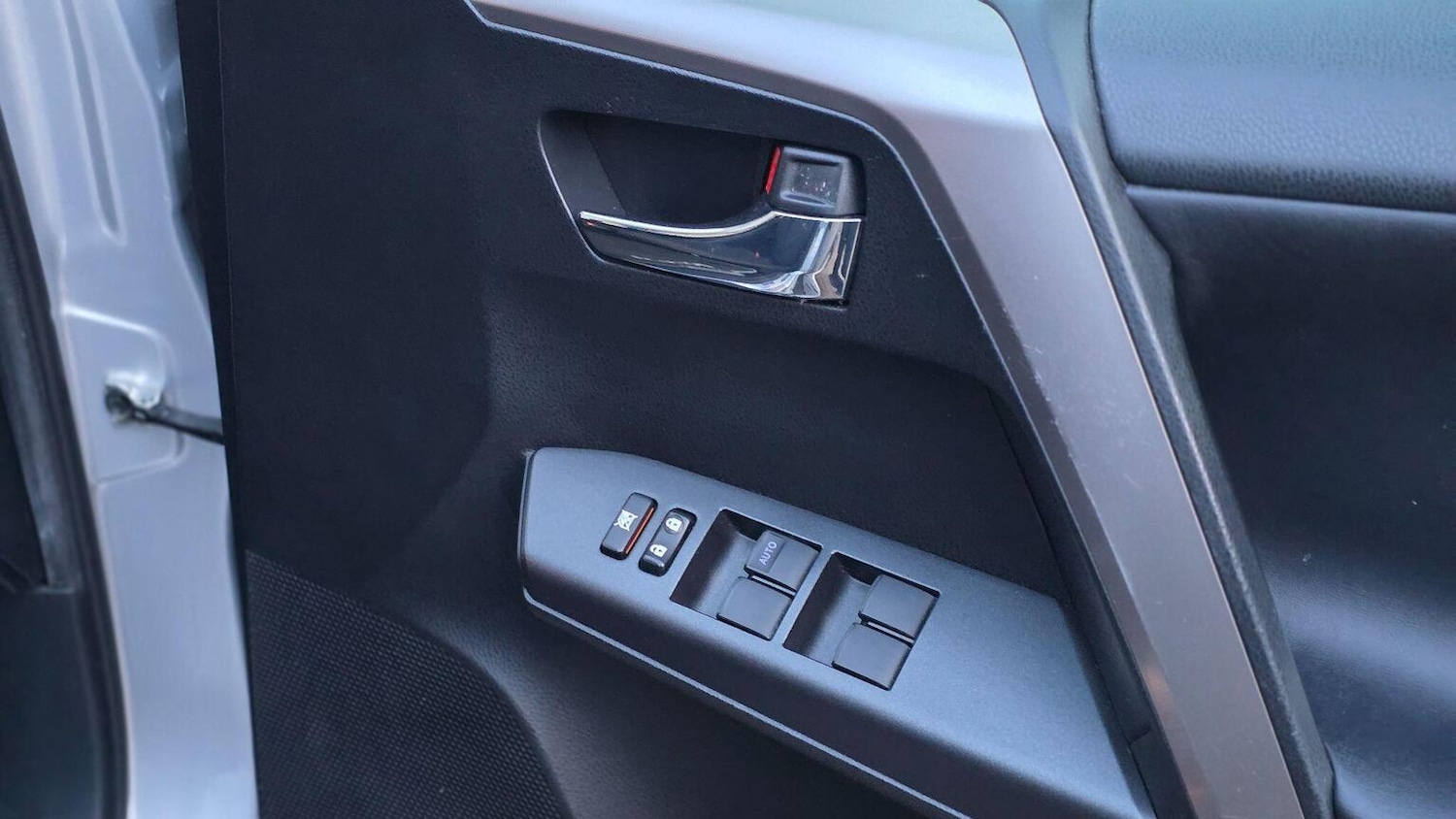 Used Toyota RAV4 2016 for sale - 76858909: Photo 30