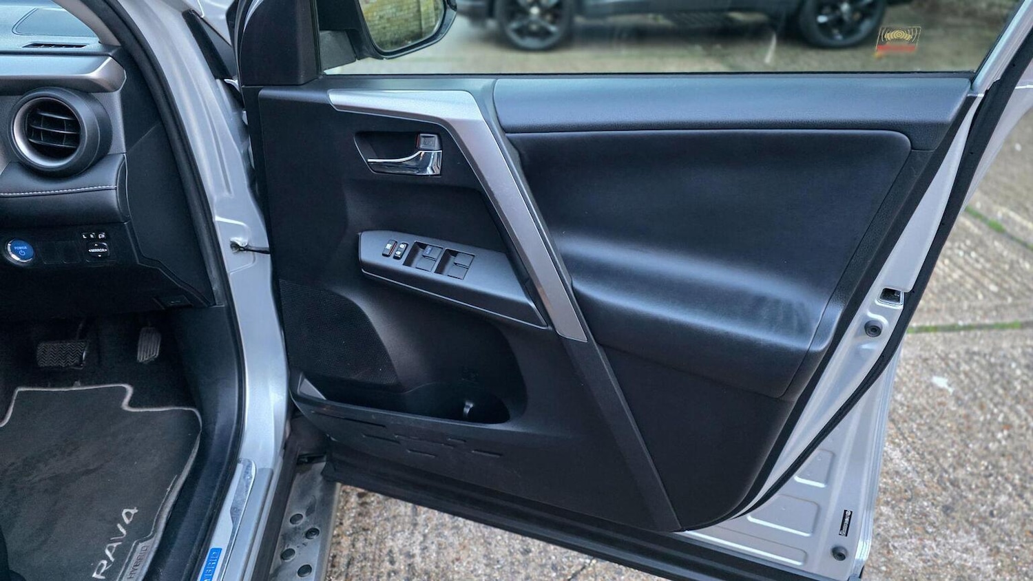 Used Toyota RAV4 2016 for sale - 76858909: Photo 31