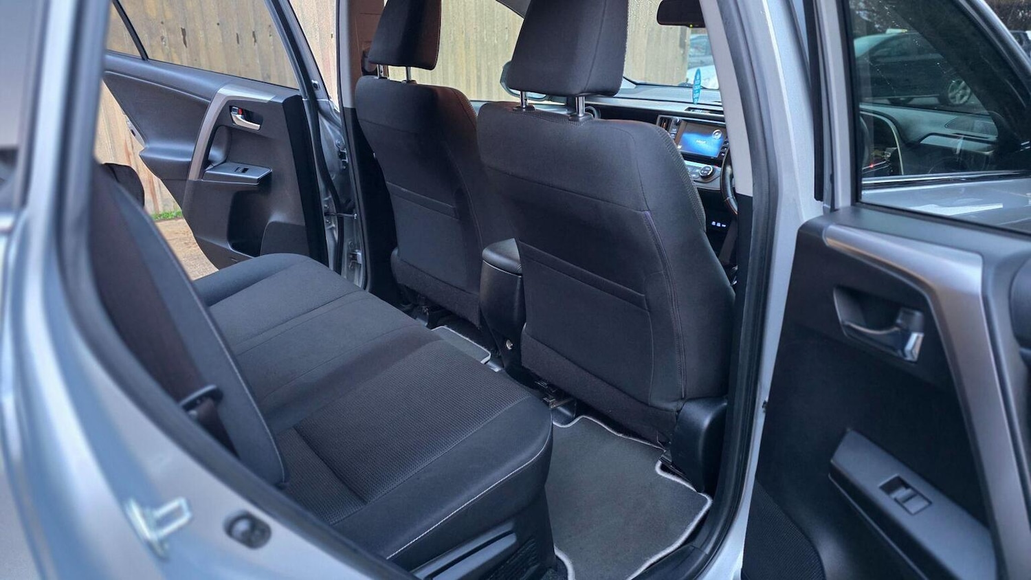 Used Toyota RAV4 2016 for sale - 76858909: Photo 34