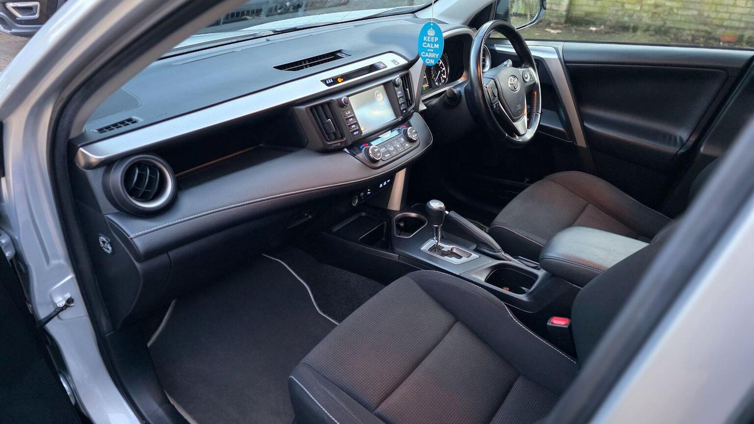 Used Toyota RAV4 2016 for sale - 76858909: Photo 41